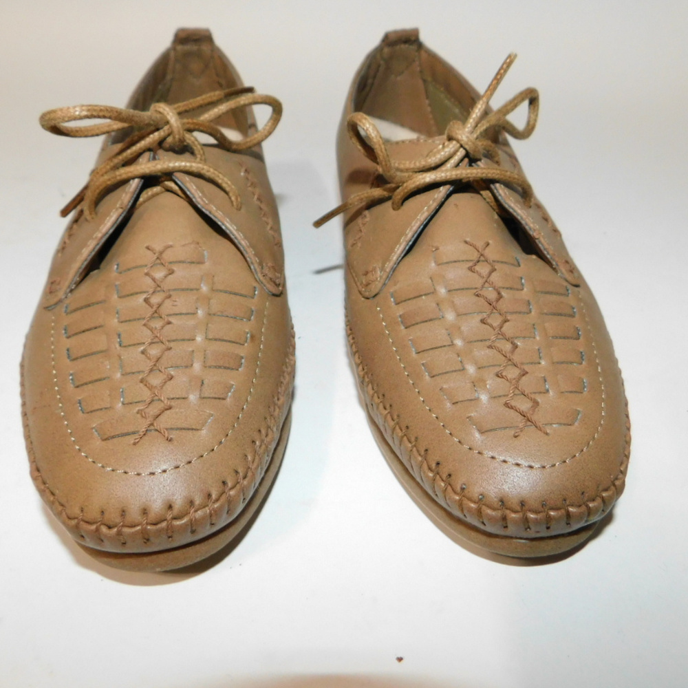 CUTE!!!! Mushroom Lace Loafer size 5M